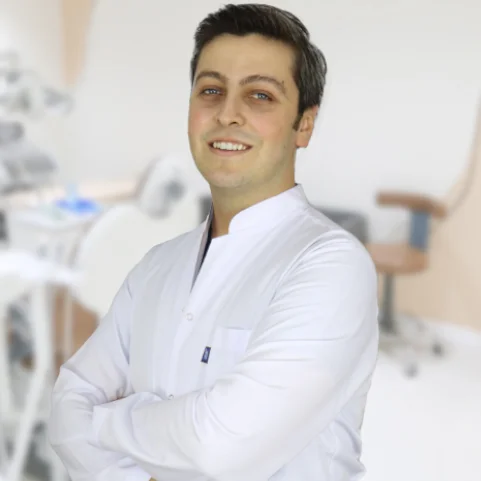 https://dinamik.yoursmileturkey.com/wp-content/uploads/2023/02/doctor-smile-dental.webp